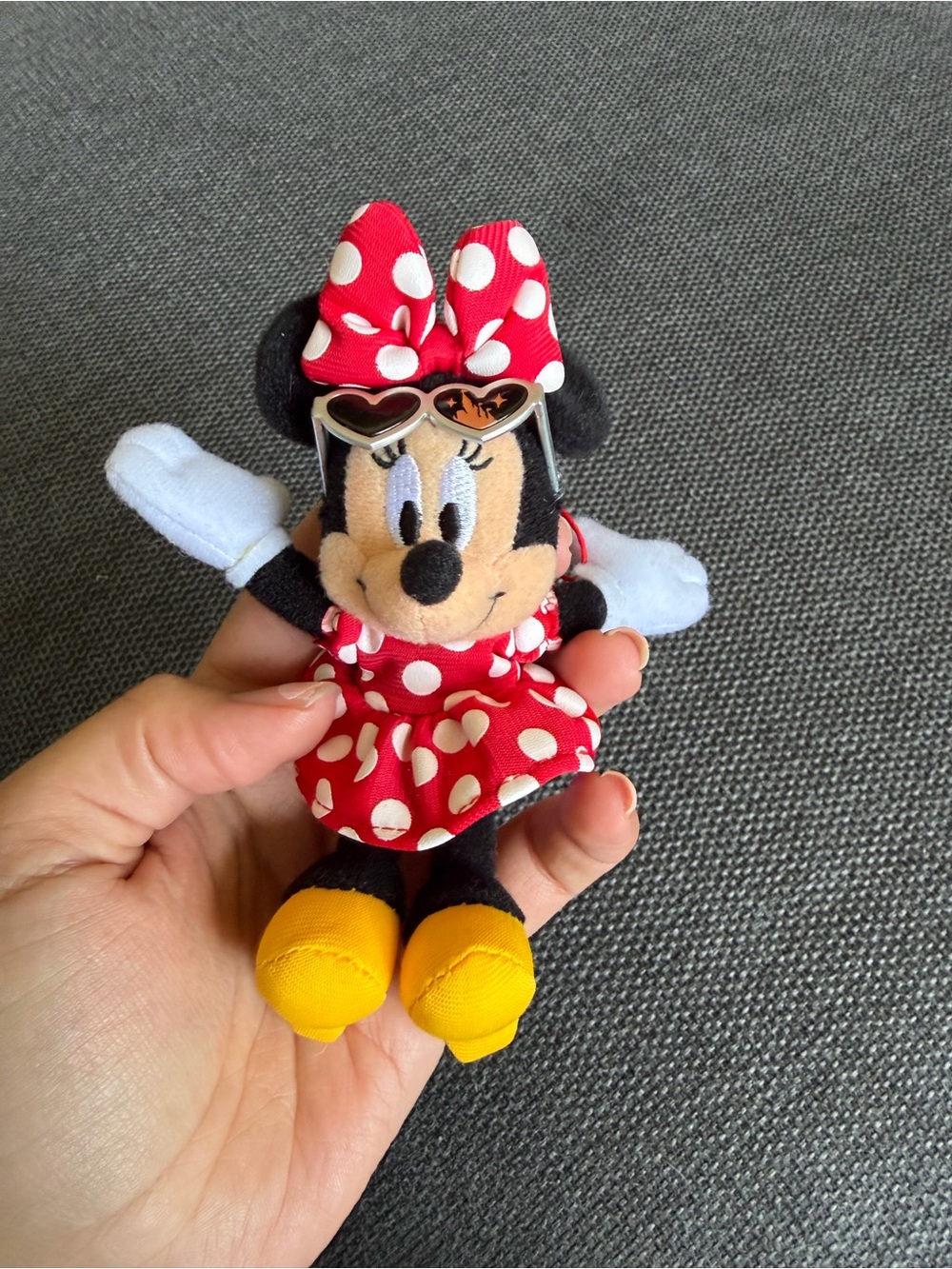 Tokyo Disney Minnie  Heart Sunglasses Keychain